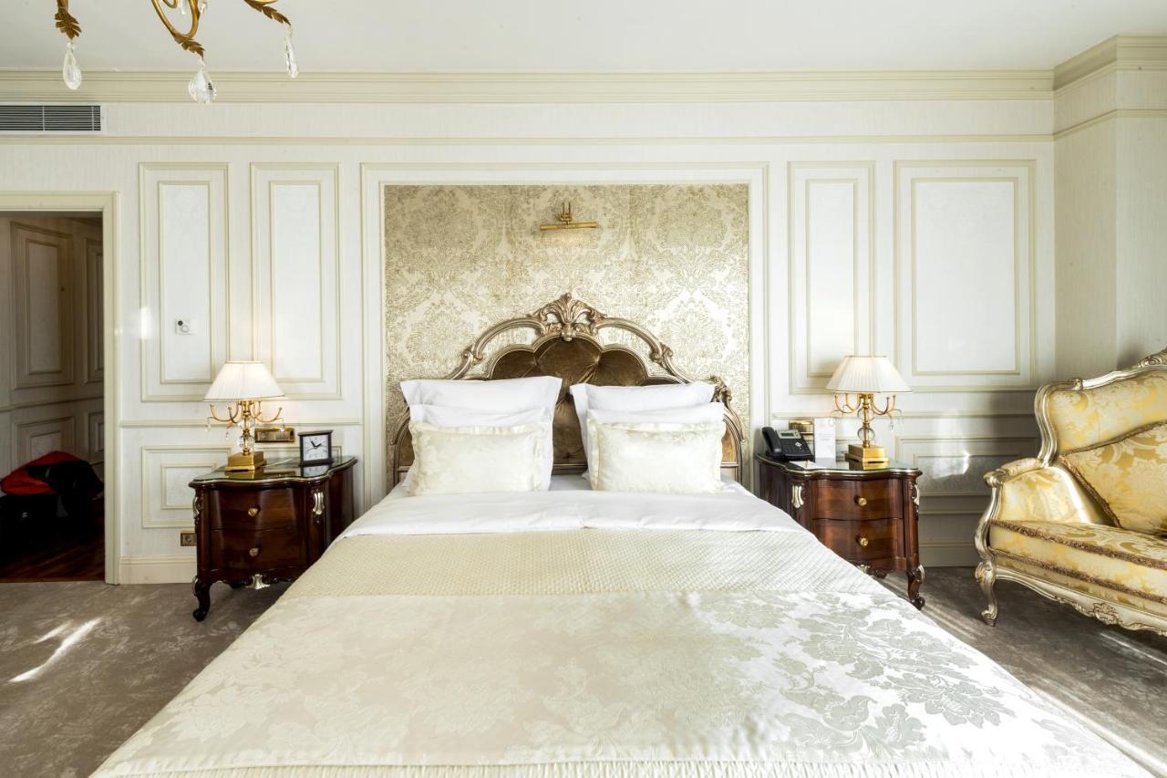 Rixos Khadisha Shymkent Hotel Eksteriør billede A bedroom at the Four Seasons Hotel