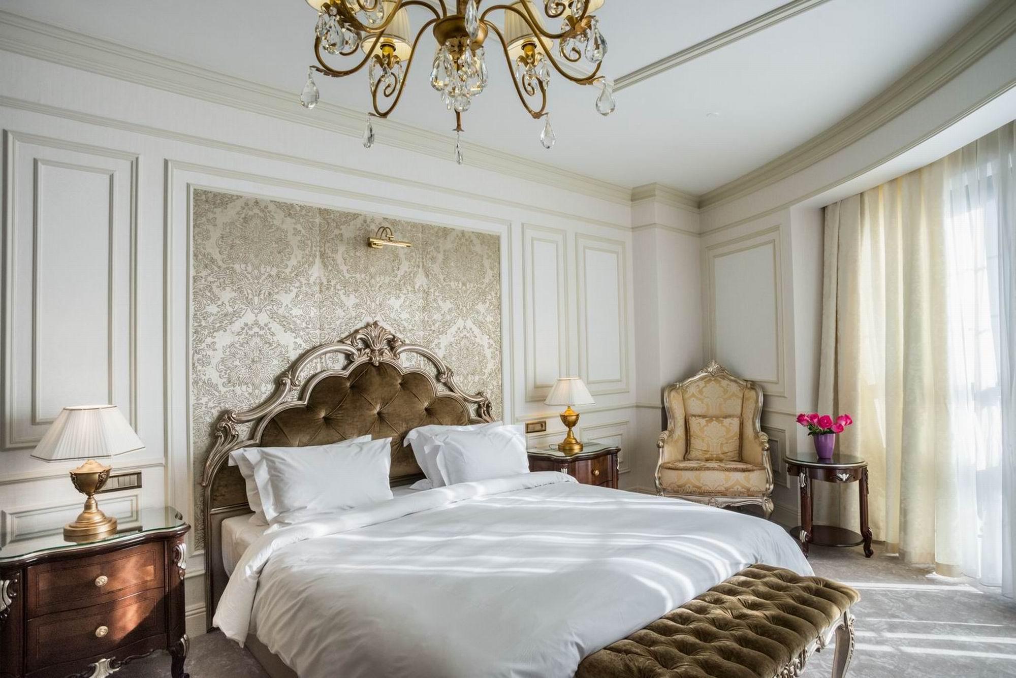 Rixos Khadisha Shymkent Hotel Eksteriør billede A bedroom at the Four Seasons Hotel