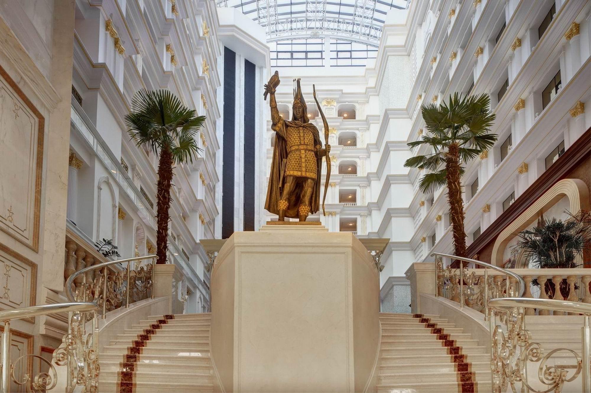 Rixos Khadisha Shymkent Hotel Eksteriør billede Statue of King Chūbun at the lobby of the hotel